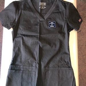 Cherokee scrub top with pockets.